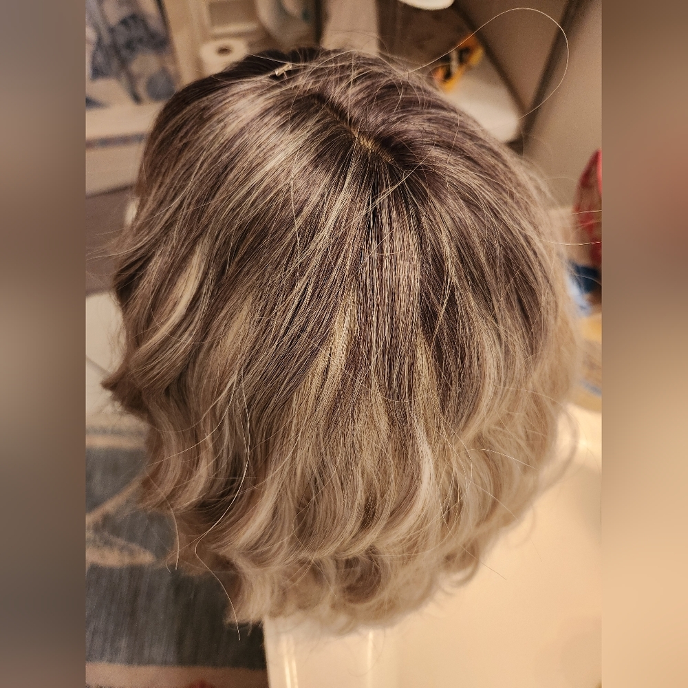 Wig - Picture 4 of 4